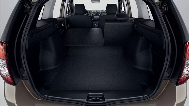 Véhicule Dacia Logan MCV avec large coffre disponible dans le garage DV Automobiles en Vendée
