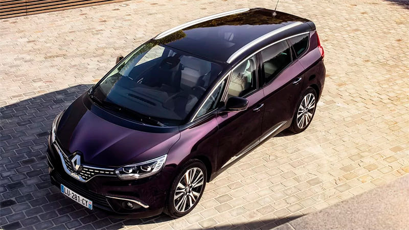 Véhicule Renault Grand Scenic disponible en plusieurs coloris au choix dans le garage DV Automobiles en Vendée