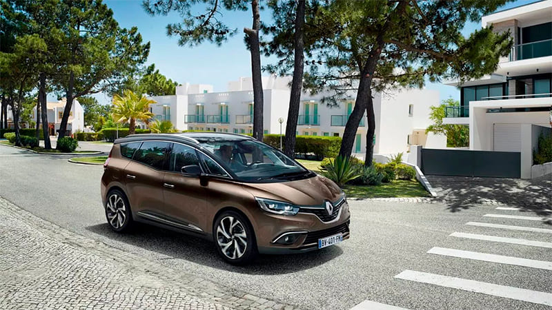 Véhicule Renault Grand Scenic 7 places disponible dans le garage DV Automobiles en Vendée