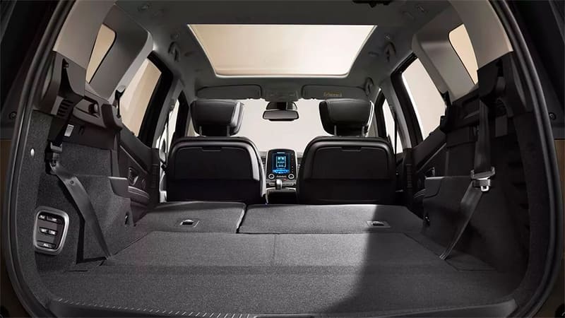 Véhicule Renault Grand Scenic avec coffre rabattable disponible dans le garage DV Automobiles en Vendée