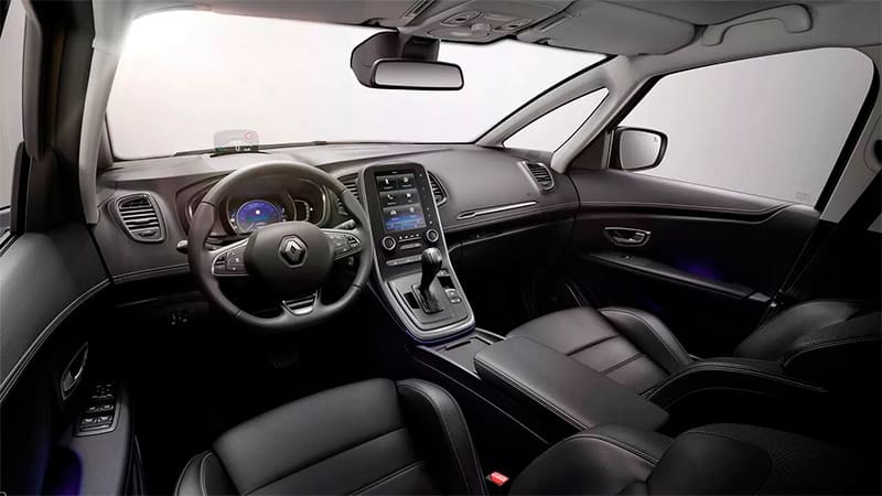 Véhicule Renault Grand Scenic avec tableau de bord connecté disponible dans le garage DV Automobiles en Vendée