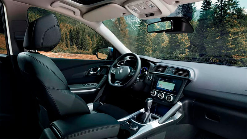 Véhicule Renault Kadjar tableau de bord équipé disponible dans le garage DV Automobiles en Vendée