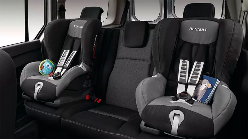 Véhicule Renault Kangoo familial disponible dans le garage DV Automobiles en Vendée
