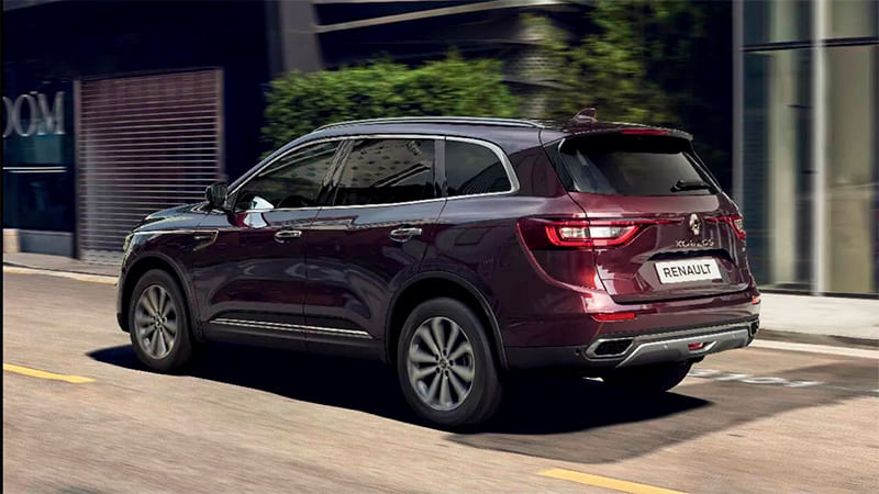 Véhicule Renault Koleos avec silhouette musclée dans le garage DV Automobiles en Vendée