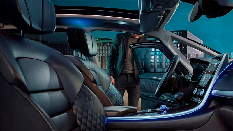 Véhicule Renault Nouvel Espace design et équipé dans le garage DV Automobiles en Vendée