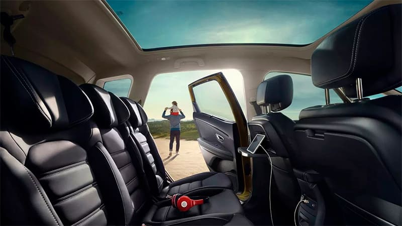 Véhicule Renault Scenic avec équipements disponible dans le garage DV Automobiles en Vendée