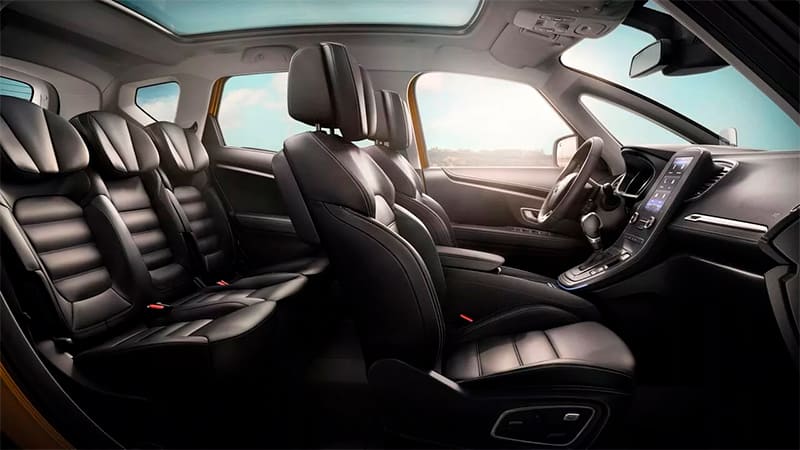 Véhicule Renault Scenic familiale disponible dans le garage DV Automobiles en Vendée