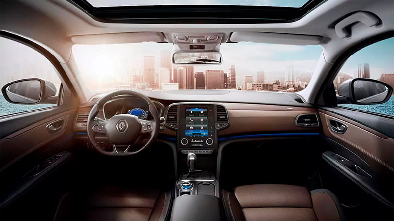 Véhicule Renault Talisman avec tableau de bord équipé dans le garage DV Automobiles en Vendée