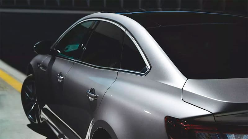 Véhicule Renault Talisman design dans le garage DV Automobiles en Vendée
