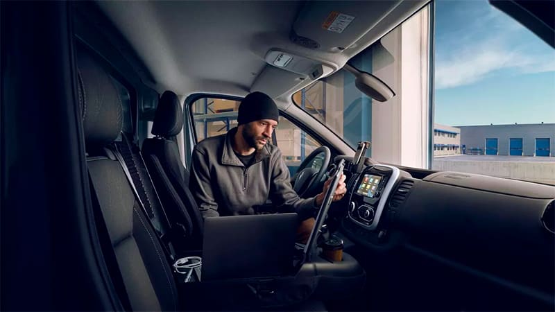 Véhicule Renault Trafic Combi disponible dans le garage DV Automobiles en Vendée (85)